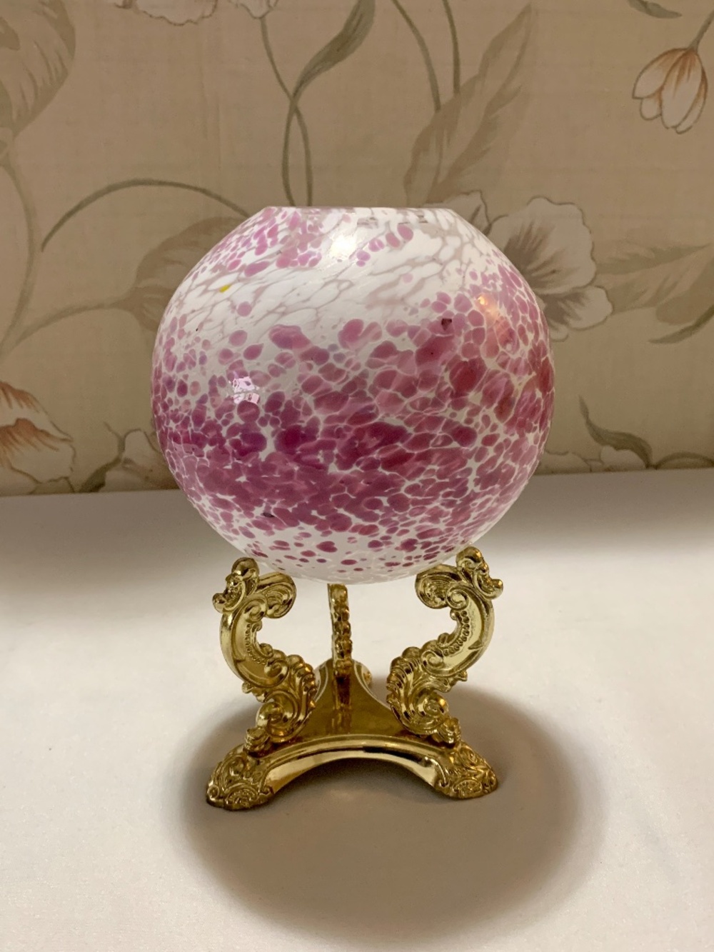 Blown Pink White Mottled Art Glass Ball Vase on Gold Tone Metal Godinger Stand